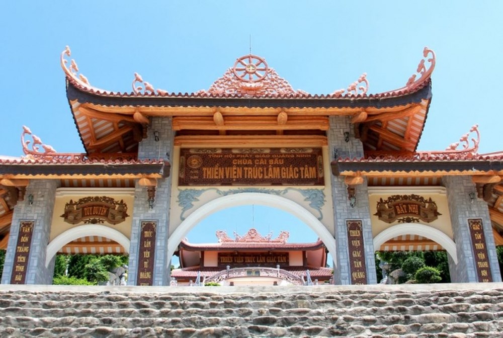 Chùa Cái Bầu - ngôi chùa ven biển tuyệt đẹp ở Vân Đồn, Quảng Ninh 