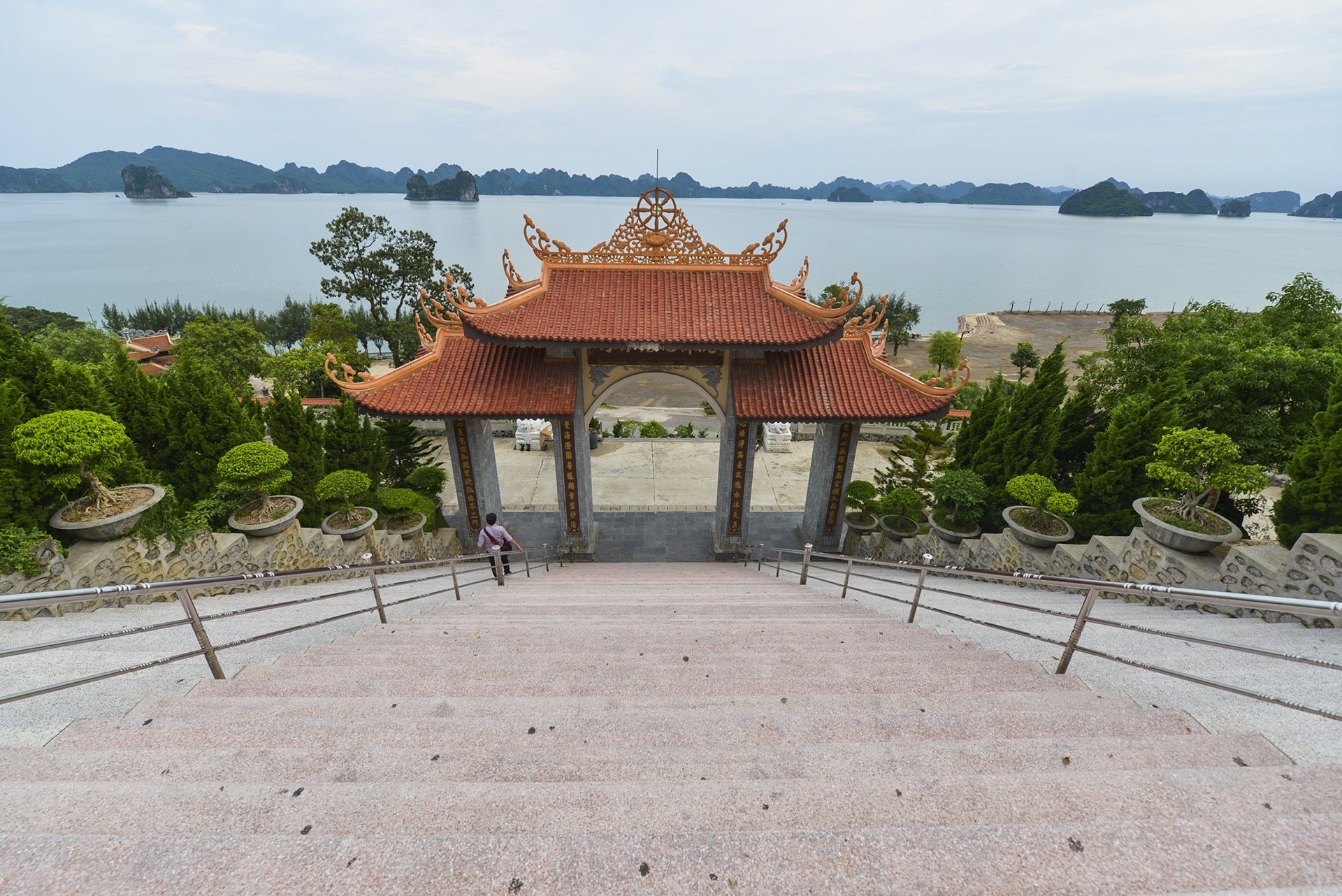 Chùa Cái Bầu - ngôi chùa ven biển tuyệt đẹp ở Vân Đồn, Quảng Ninh 