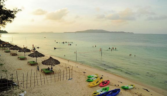 Bãi tắm Hồng Vàn Quảng Ninh đẹp ngất ngây khi hè đến