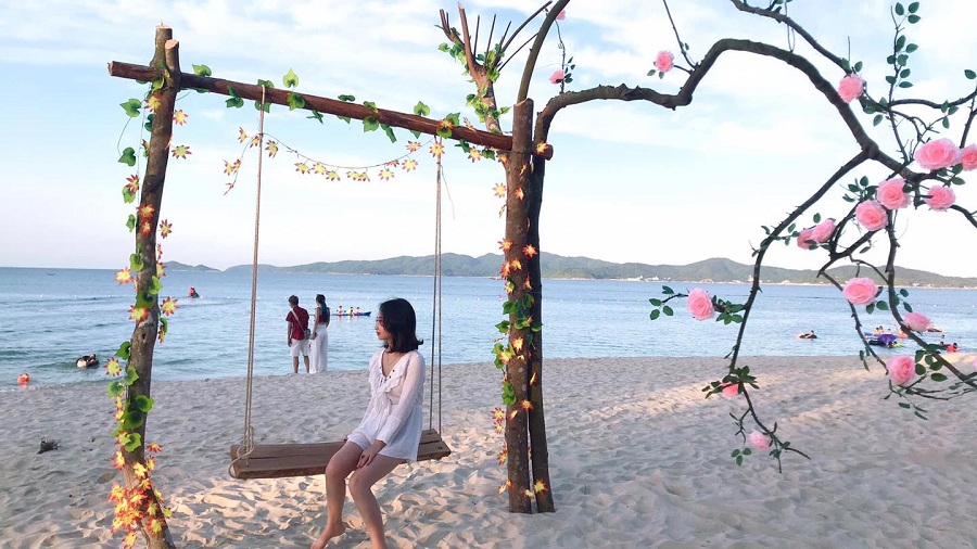 Bãi tắm Hồng Vàn Quảng Ninh đẹp ngất ngây khi hè đến