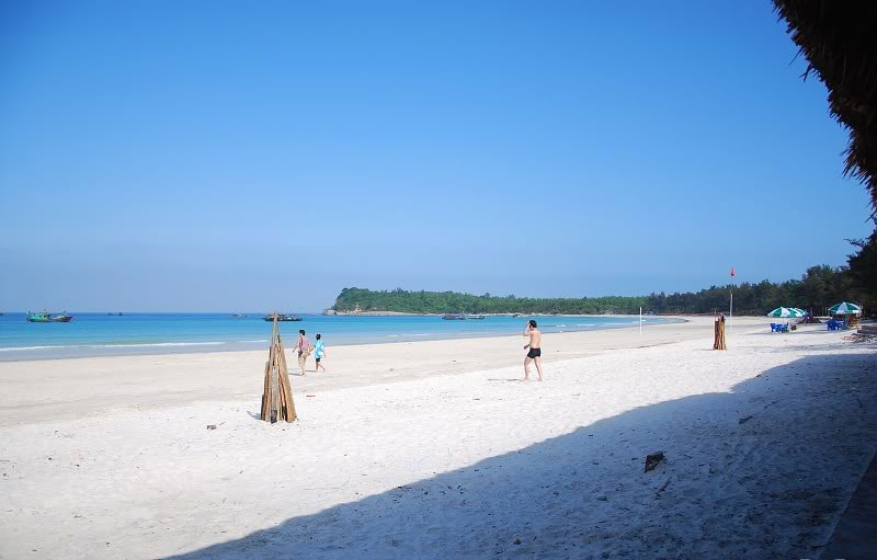 Hòn đảo với những bãi cát trắng mịn không phải ai cũng biết ở Quảng Ninh