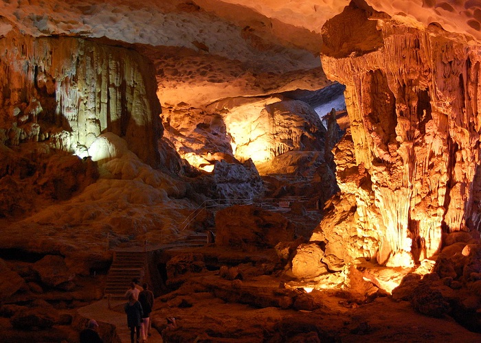 Động Kim Quy - Địa điểm du lịch hấp dẫn tại Hạ Long