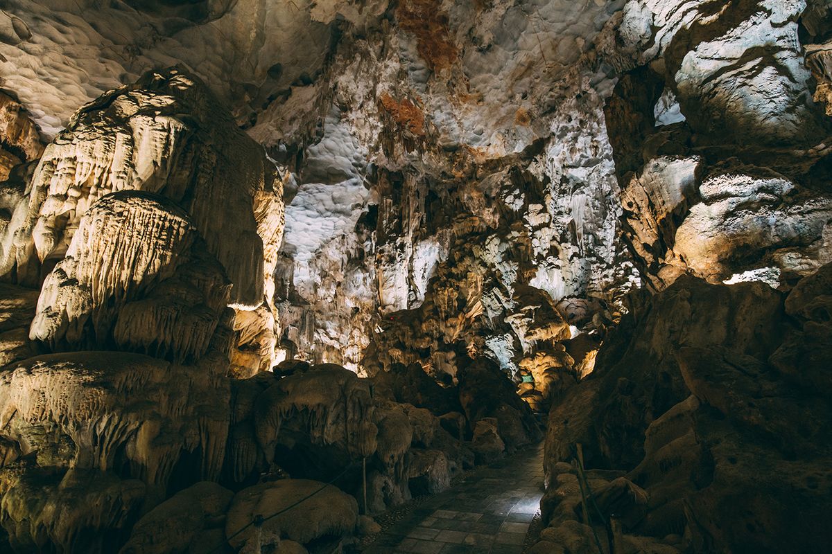 Động Tam Cung - Hang động huyền bí giữa lòng Hạ Long