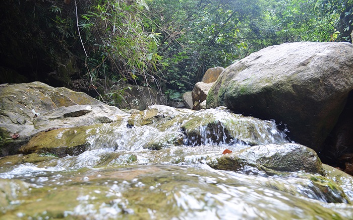 Khám phá thác Lựng Xanh Quảng Ninh